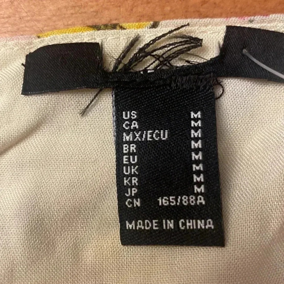 Forever 21 floral romper size M. NWOT and partial label. - Picture 8 of 12